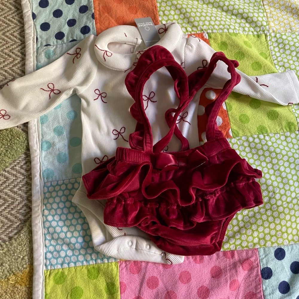 The Children's Place Christmas White and Red Kids Matching Set 6-9 month